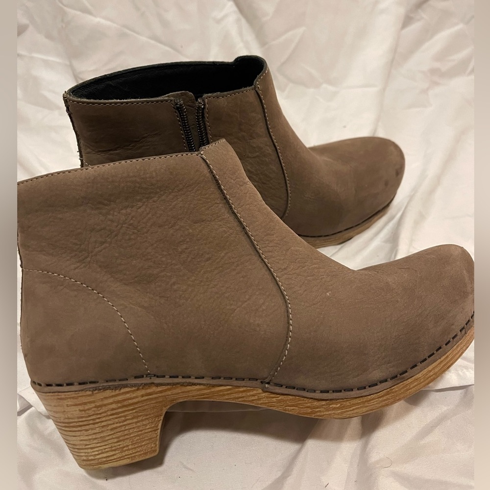 Dansko tan suede boots size 40